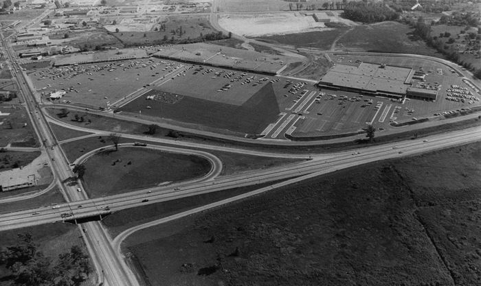 Jackson Crossing (Paka Plaza) - Historical Photos Of Paka Plaza From Mlive (newer photo)